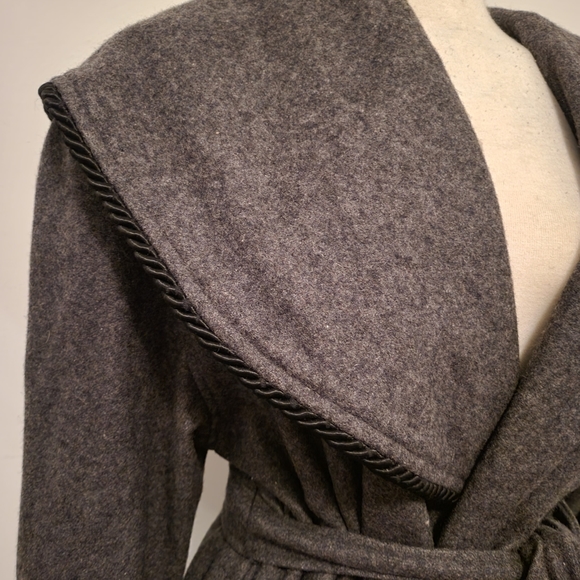 VINTAGE Grey Poncho style Trench Coat black woven accents Wool Jacket - Picture 3 of 9